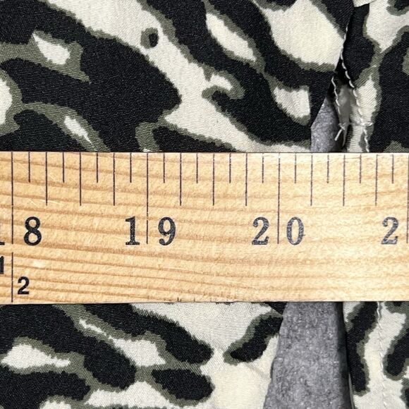 W118 Walter Baker Top Blouse Womens L Multi Tie Front Animal Print Boat Neck NWT - Picture 6 of 17